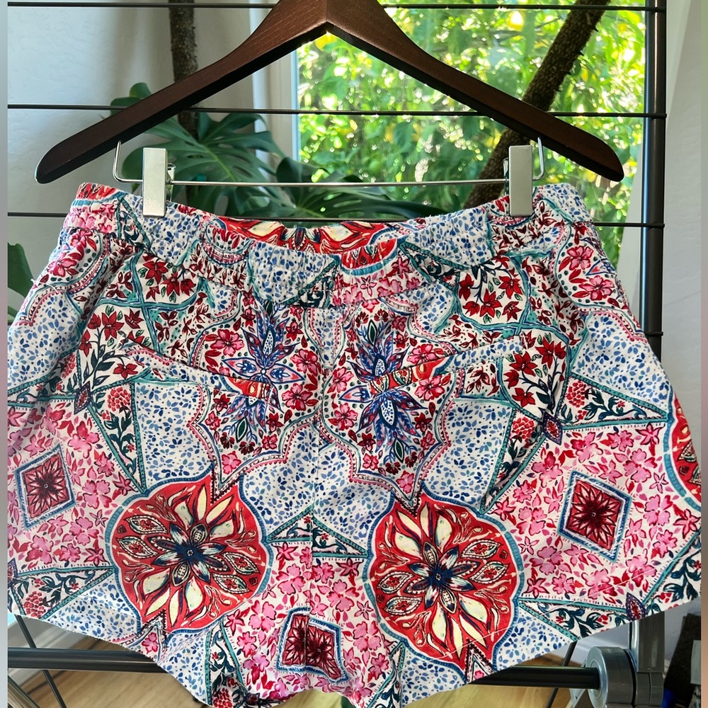 Floral Patterned Gap Women's Linen and Cotton Blend Shorts - Picture 2 of 3